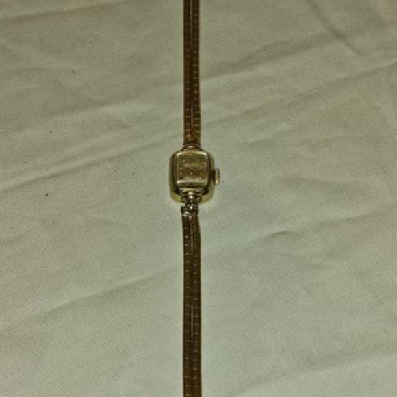 Gorgeous Vintage OMEGA 14K/18K Gold ladies watch